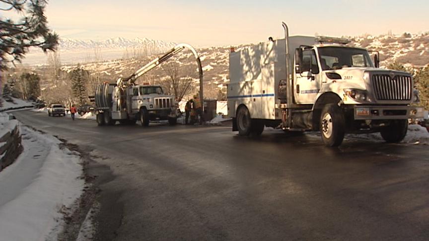 Broken water line floods homes, yards in Sandy