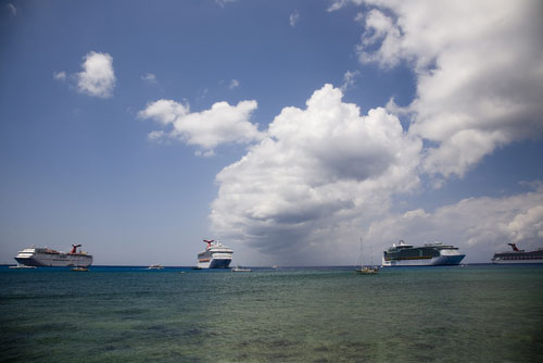 Caymans police ID Utah woman who died on dive