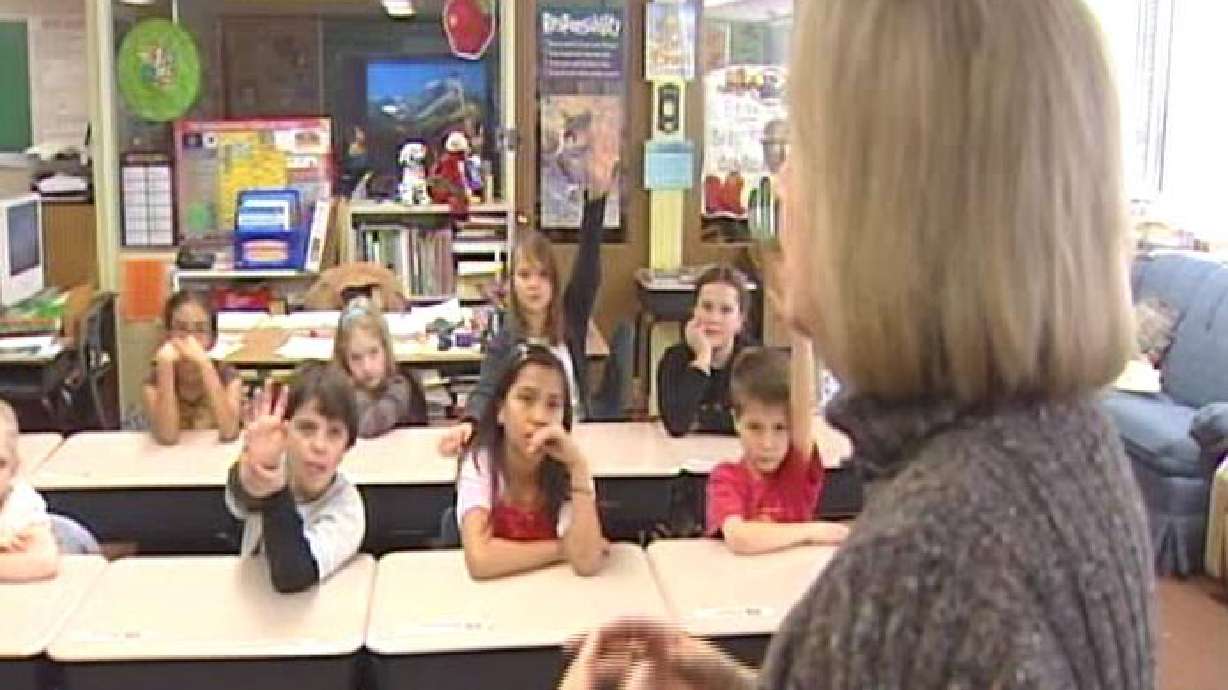 2 bills may target performance pay for teachers