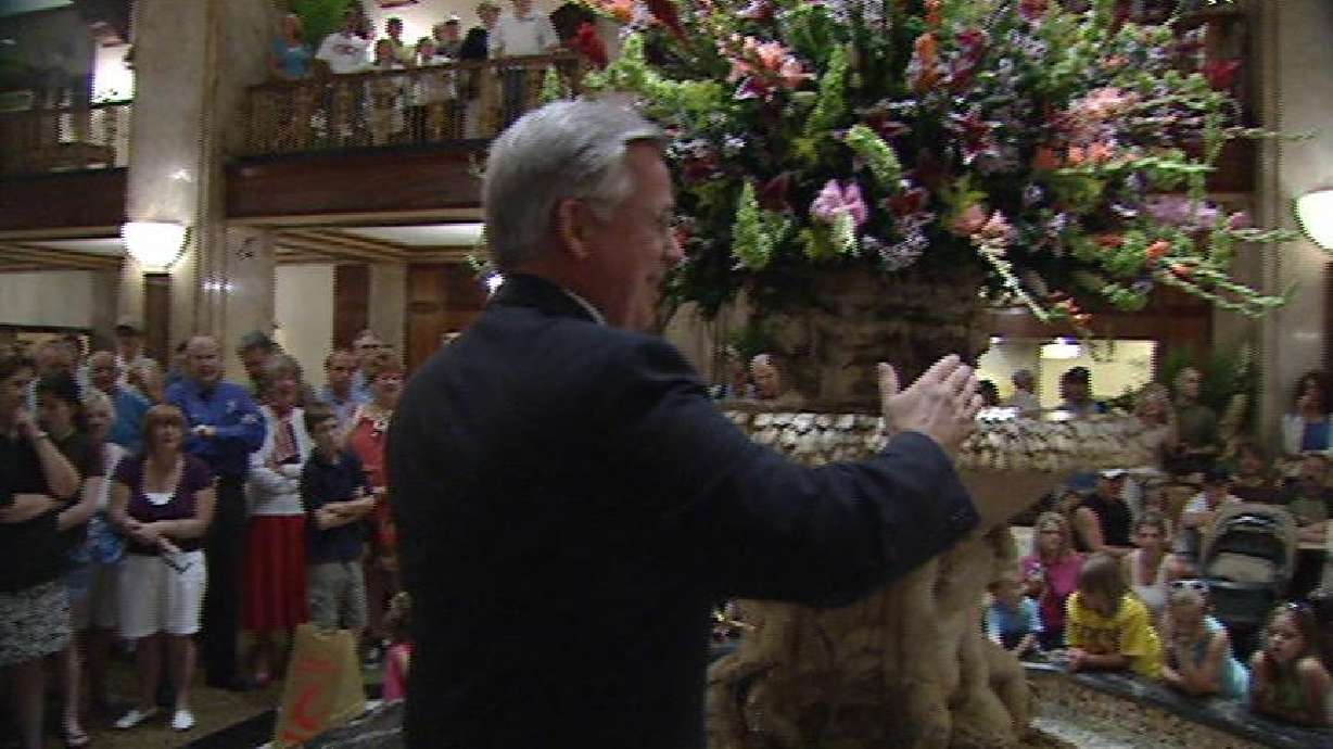 Tabernacle Choir Director Conducts Memphis Duck Walk for a Day