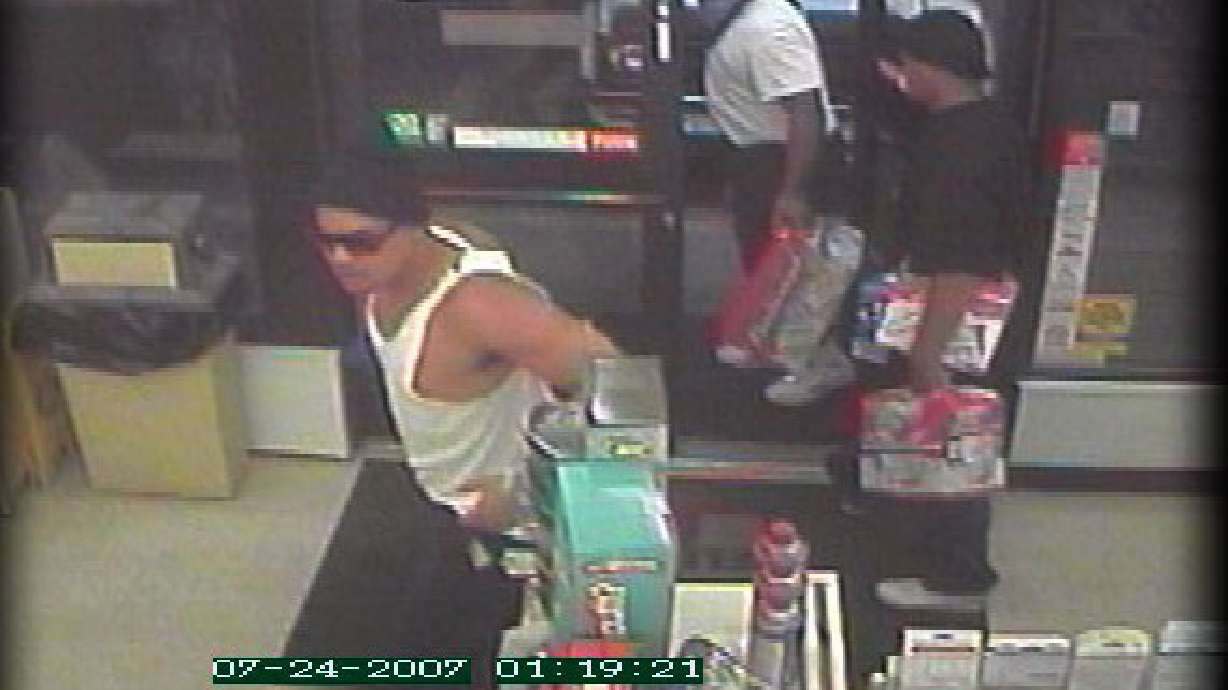 Police Release Pictures of Convenience Store Robbery