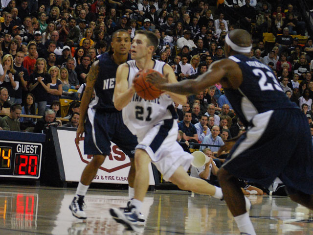 Quayle, Williams lead Utah State past Hawaii 61-50