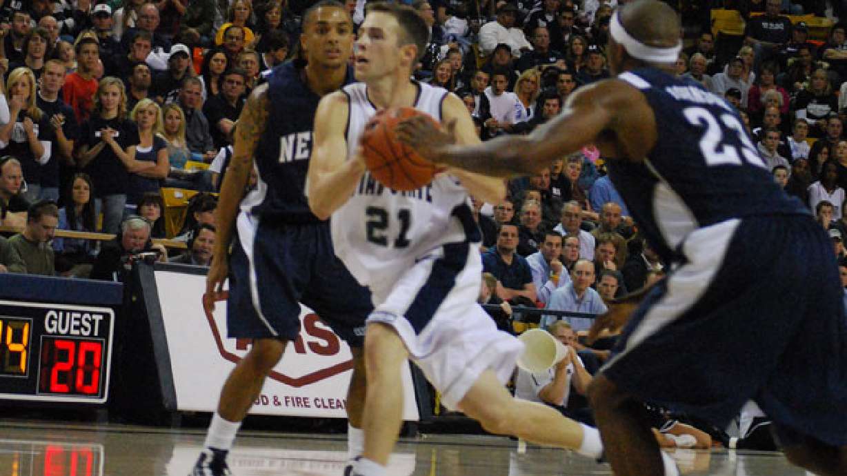 Quayle, Williams lead Utah State past Hawaii 61-50