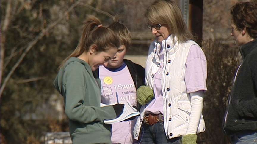 Supporters of an ethics initiative on the November ballot asked neighbors for support.