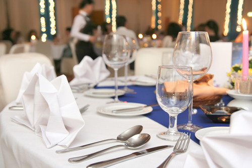 Restaurant spending hits all-time high; experts warn consumers to budget