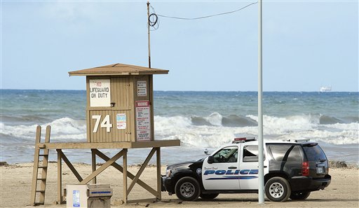Woman loses arm in shark attack off Maui 