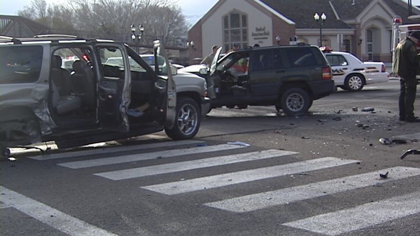 Riverton car accident injures 5; woman in critical condition | KSL.com