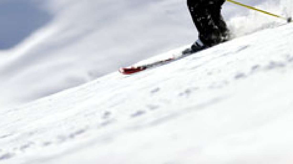 Volunteers teach teens about skiing, snowboarding