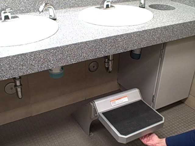 New tool helps kids wash hands in public restroom