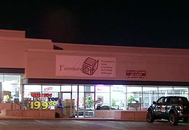 Witness scares off burglars; loot left in car