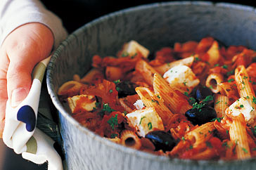 What's Cookin': Pasta with Chicken, Tomato, and Feta
