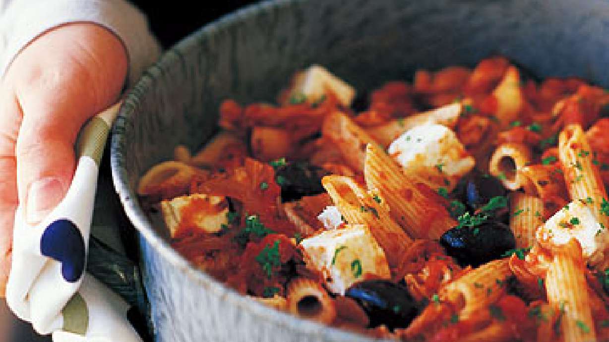 What's Cookin': Pasta with Chicken, Tomato, and Feta