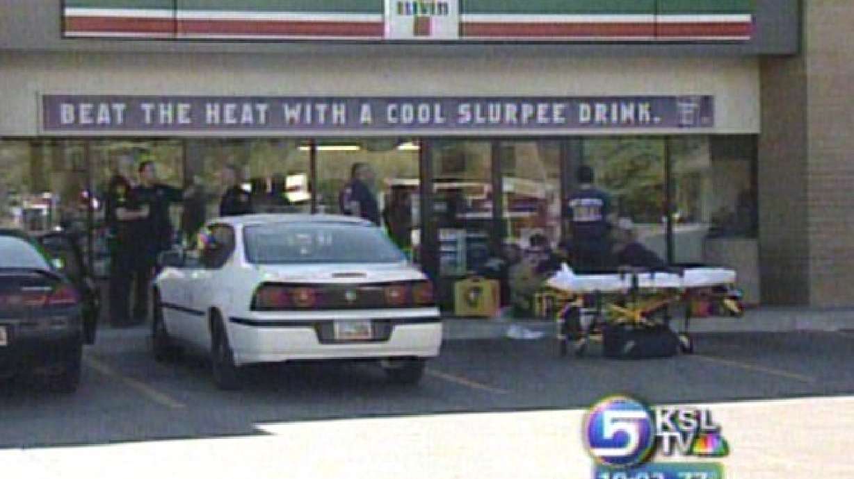 Man Arrives at 7-11 with Stab Wounds