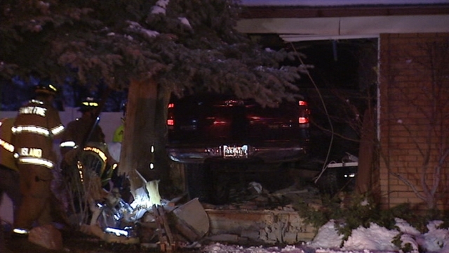 Truck crashes into house in Sandy