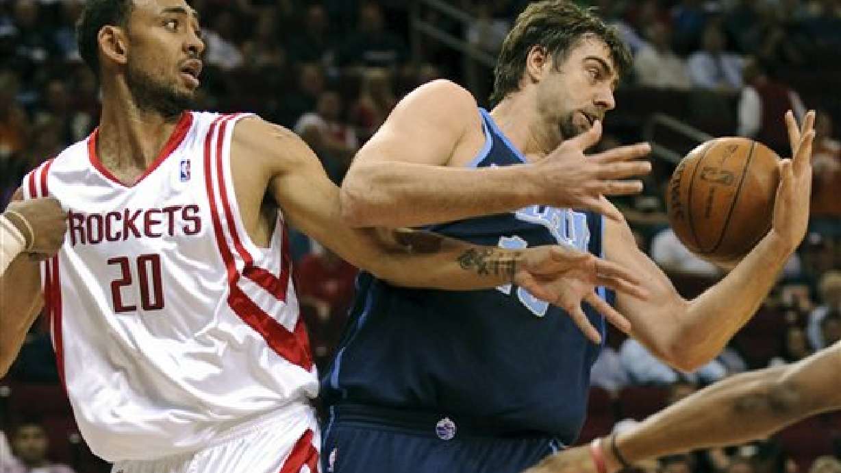 Turnovers and threes swallow Jazz in Houston