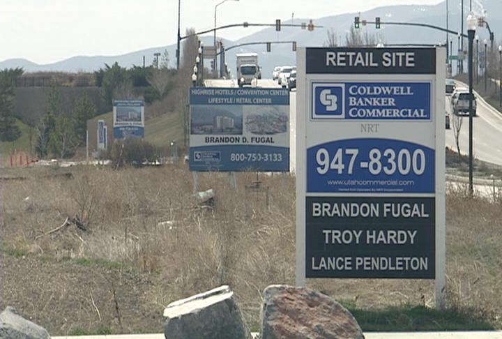 The Pleasant Grove city council is offering real estate brokers a $10,000 cash bonus to bring restaurants to town. The city will pay that fee for each restaurant that a broker brings in.