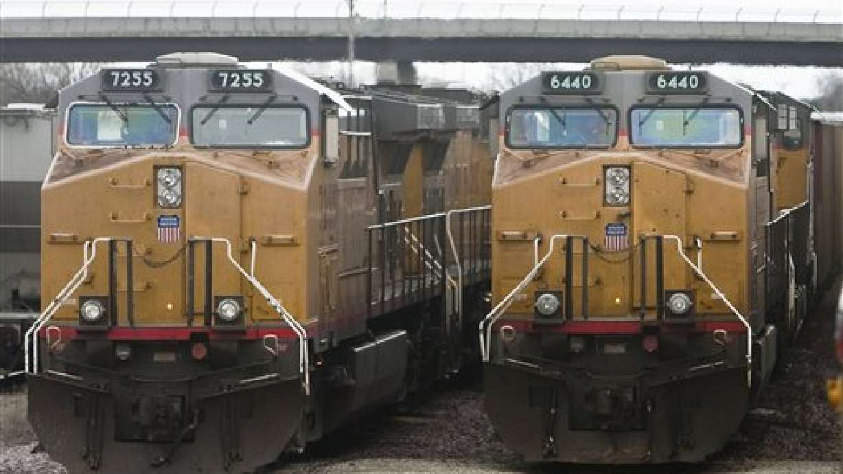 Union Pacific boosts dividend, capital spending