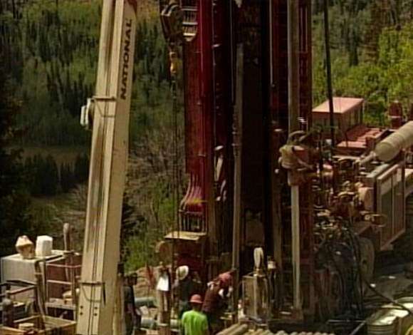 Sixth Hole Yields No Signs of Life for Trapped Miners