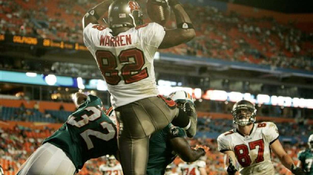 Beck throws two touchdowns in loss to Bucs