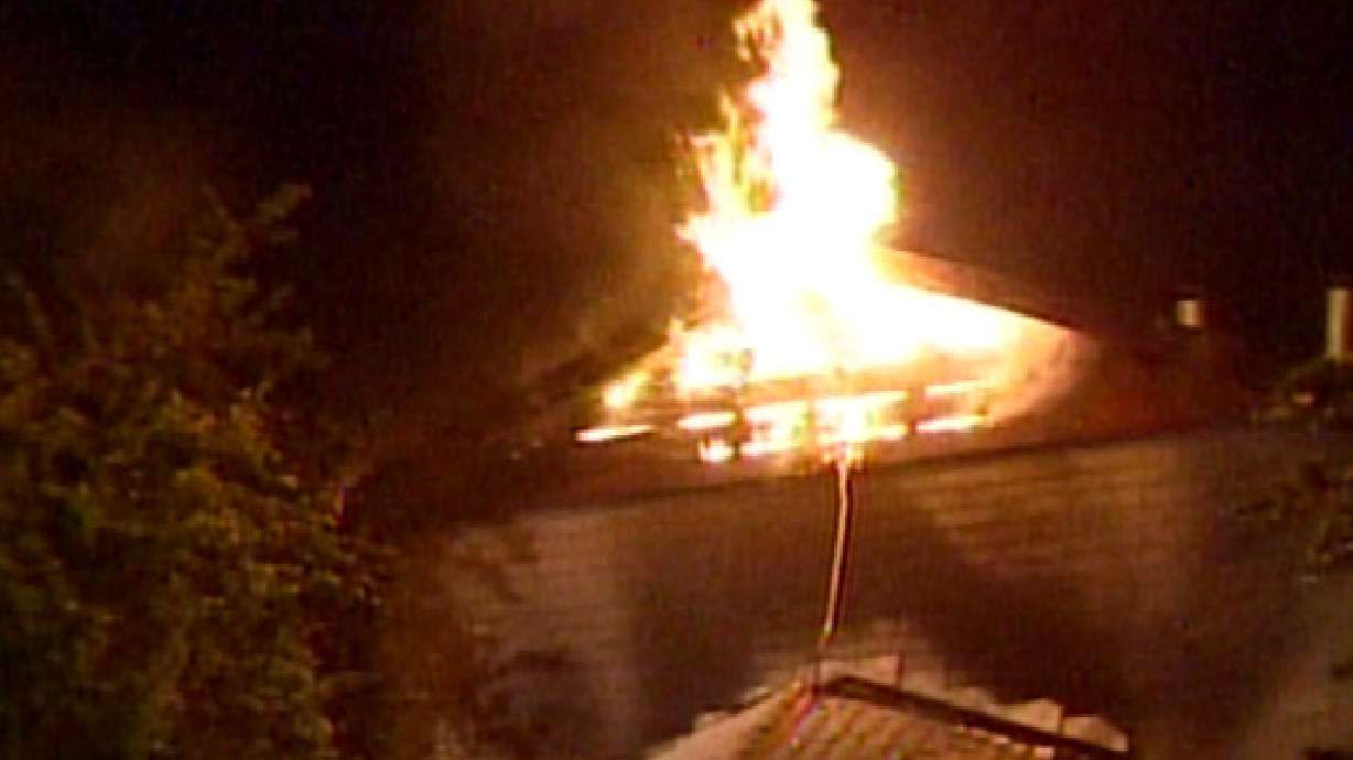 Man Makes Dramatic Escape from Burning Apartment