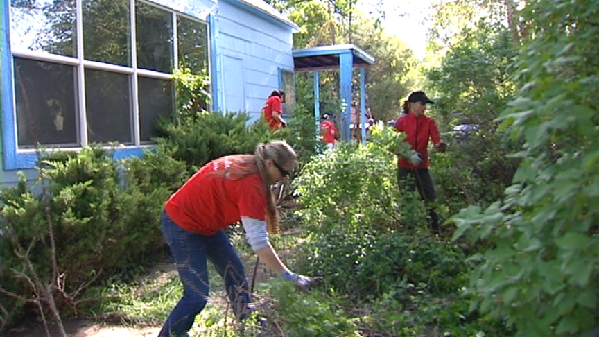 Real estate agents take day off to go RED