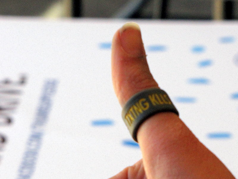 Young drivers asked to make texting pledge