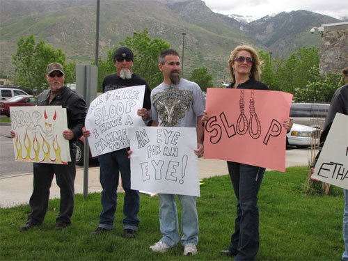 Supporters of Ethan and Joe Stacy appear at court hearing for Nathan and Stephanie Sloop.
