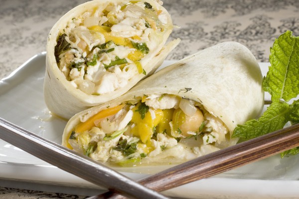 THAI-STYLE CHICKEN WRAPS WITH MANGO SALSA