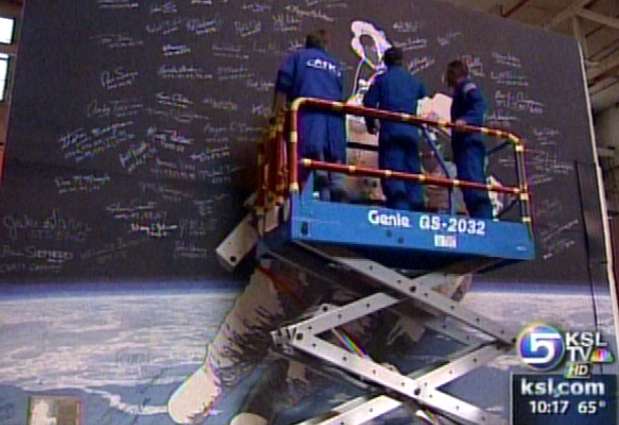 Astronauts Present Award to ATK Employees