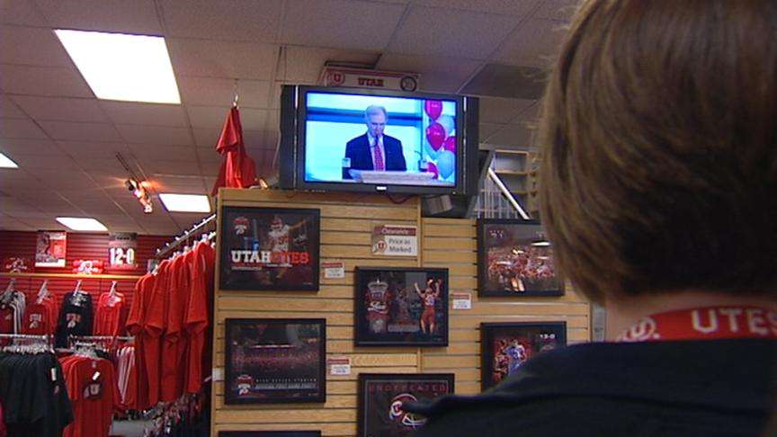 Workers and shoppers at the University Campus Bookstore gathered around the television Thursday afternoon to view the Pac-10 press conference