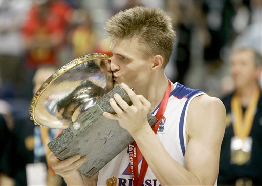 Kirilenko leads Russia to European Championship