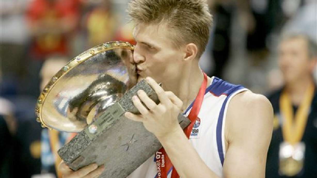 Kirilenko leads Russia to European Championship