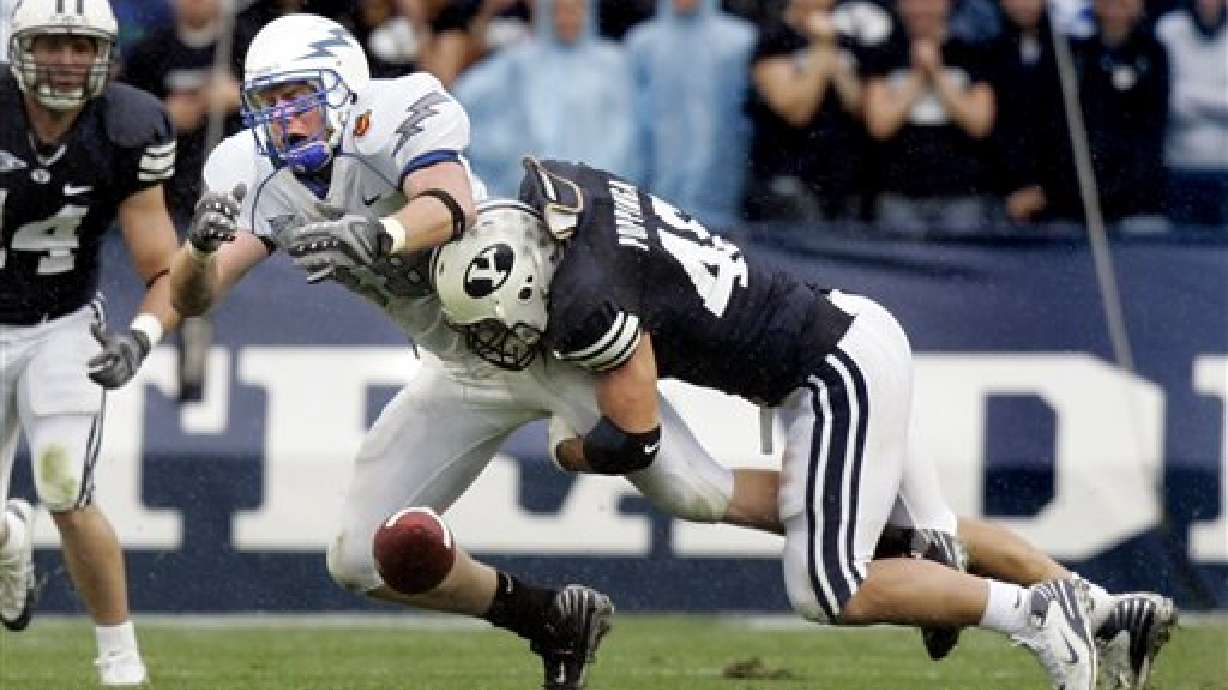 Kelly Poppinga signs with Dolphins