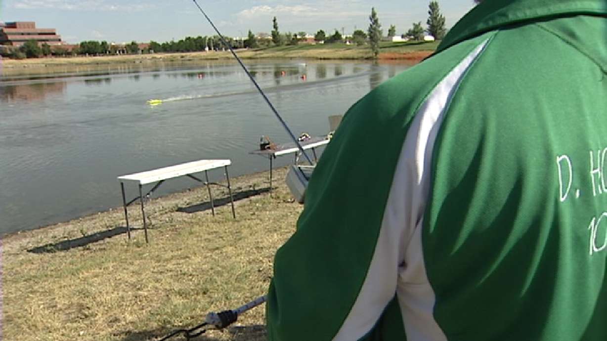 Group races radio-controlled boats on Decker Lake