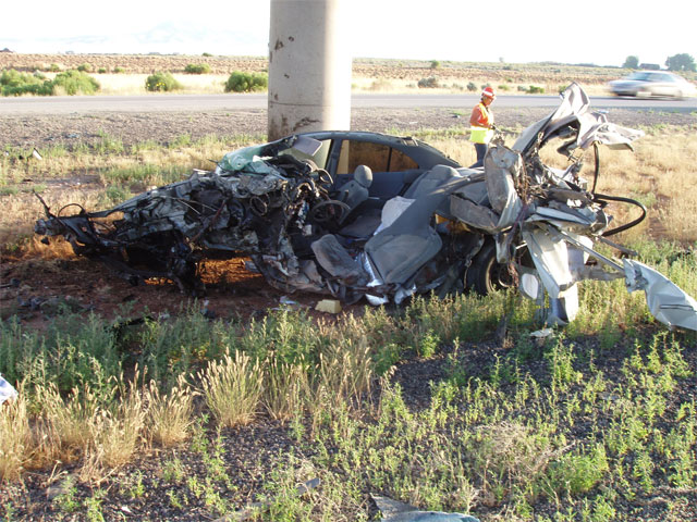 Kearns man dies after crashing into pillar