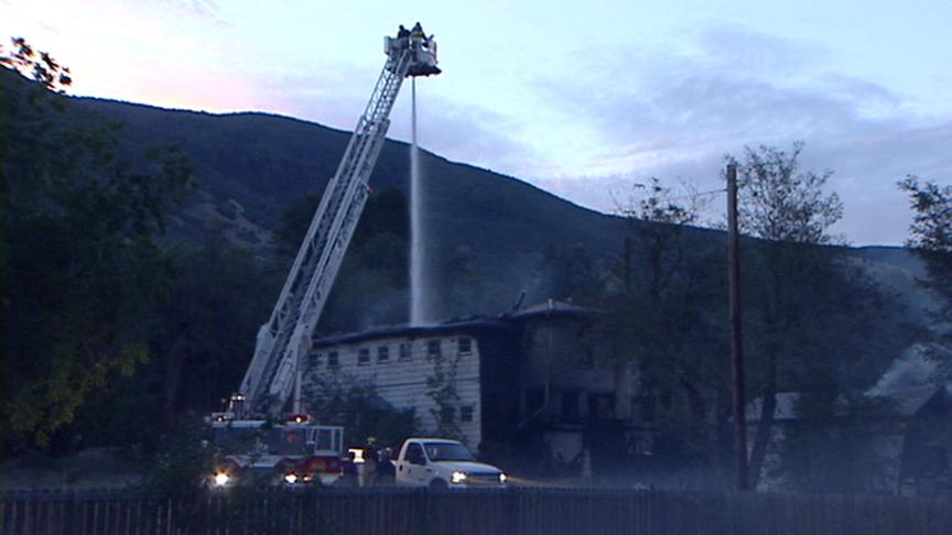 Abandoned Building Burns in Farmington