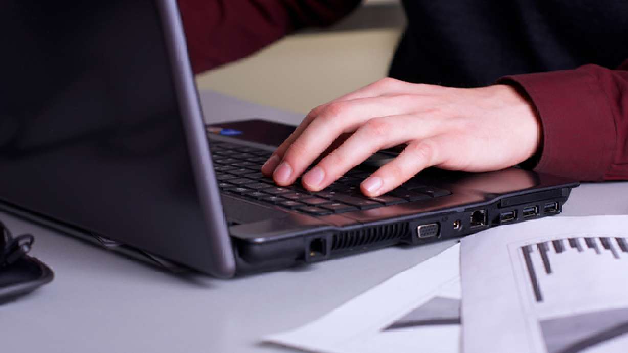 Cyber expert: Parents should be ‘friends' with their kids online