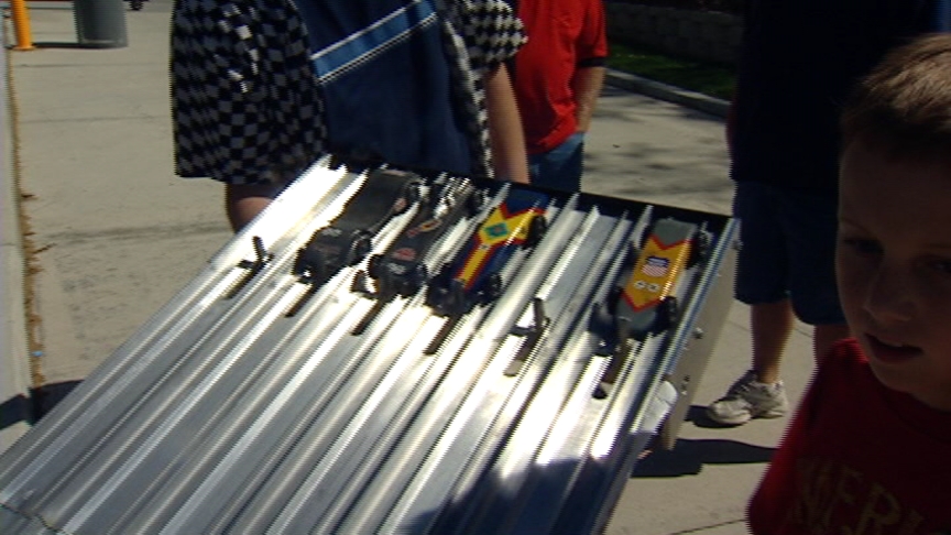 Hundreds race cars on world's longest Pinewood Derby track