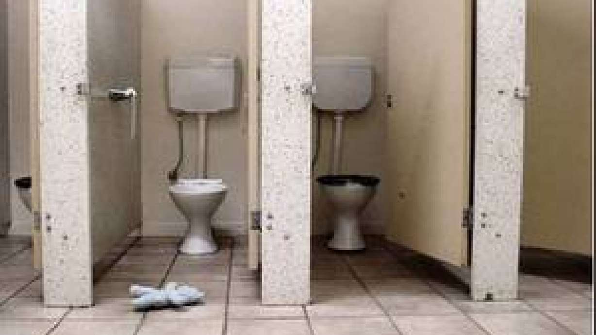 LARRY CRAIG'S DEPARTURE DELAYED