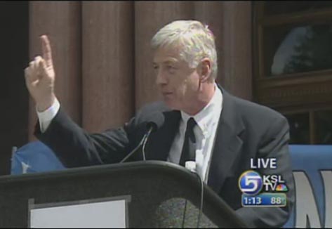 Thousands Join the Bush-Rocky Debate