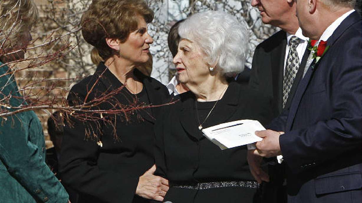 Former LDS General Relief Society President Barbara B. Smith passes away