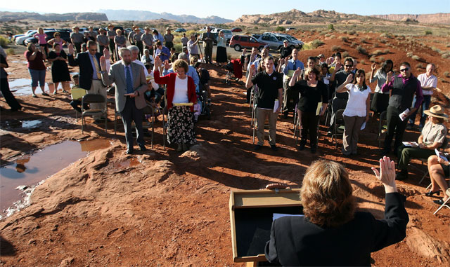 Arches National Park serves as setting for naturalization ceremony 