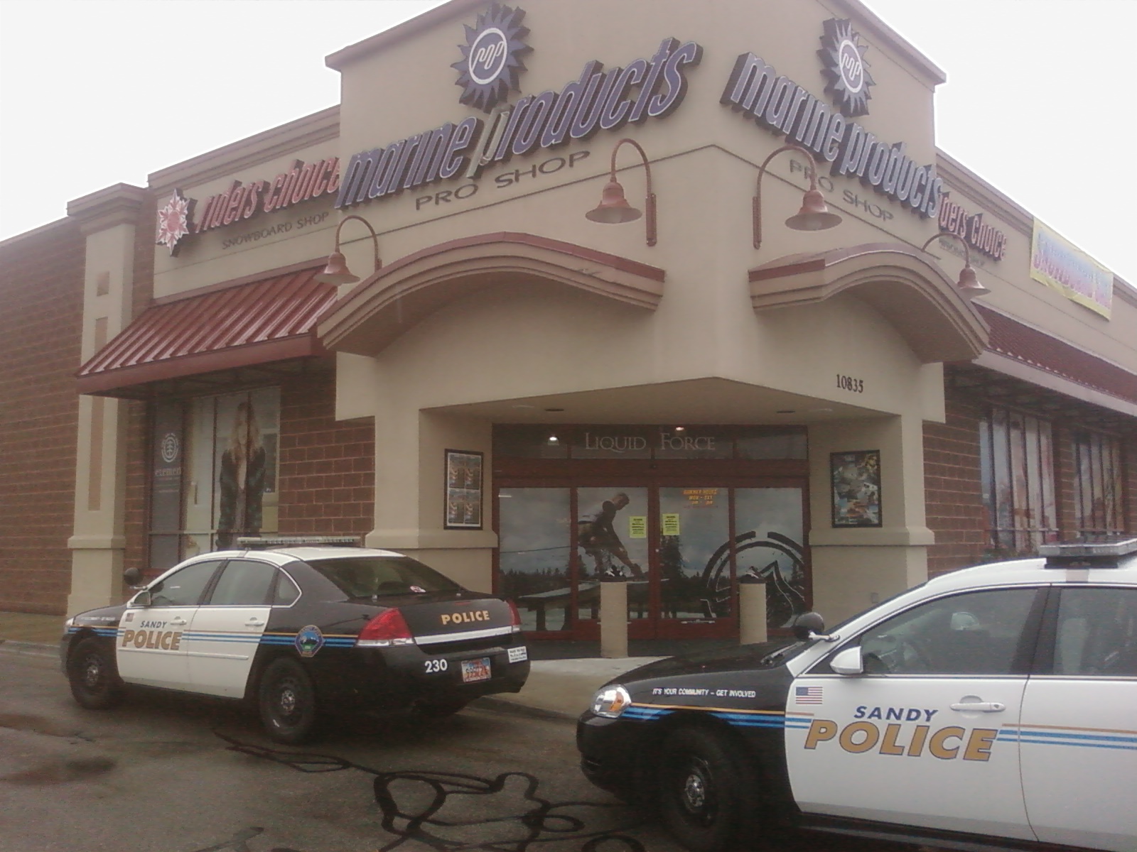 Suspect robs Marine Products in Sandy at gunpoint