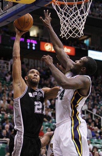 Duncan sets Spurs' scoring mark in win over Jazz
