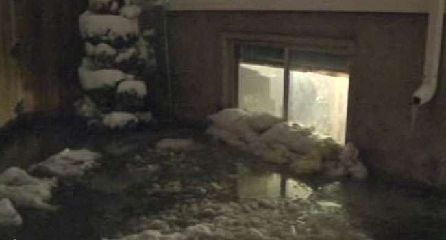 Accident damages hydrant, floods neighborhood