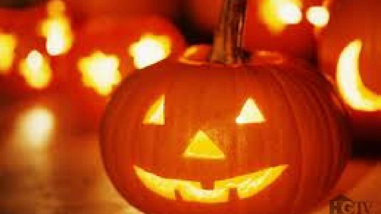 How to trick-or-treat safely across the United States this Halloween (according to a candy maker)