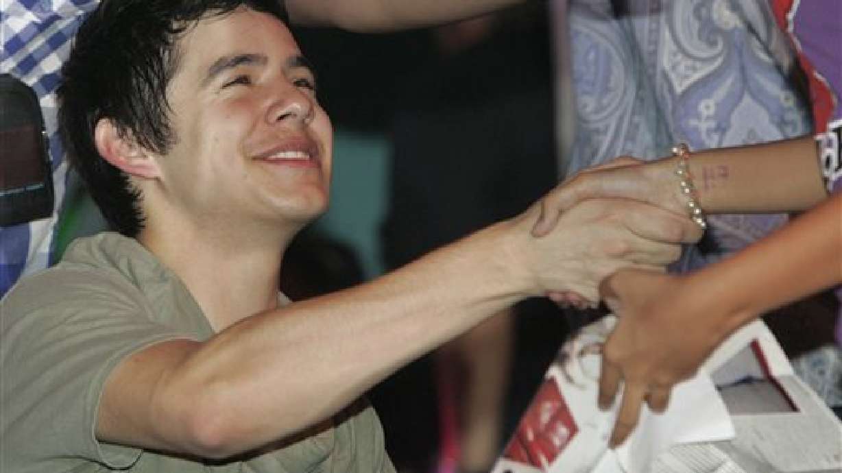 David Archuleta to sign autographs after Christmas performance