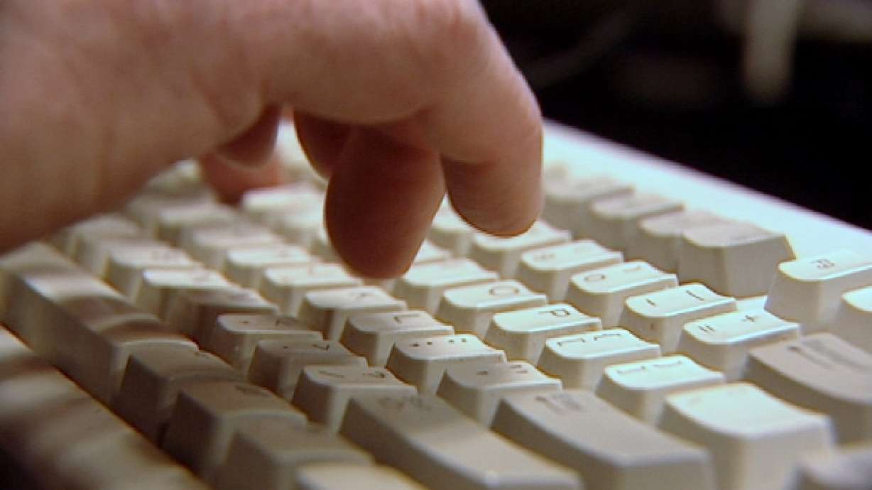 Bye bye, bile? Websites try to nix nasty comments