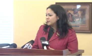 Sen. Luz Robles at an August 2010 news conference.