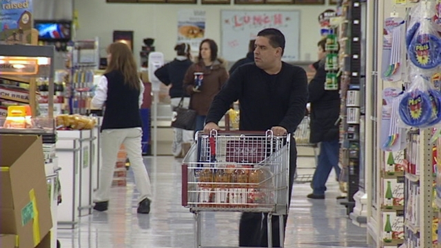 Survey: Half of American men say they do the grocery shopping